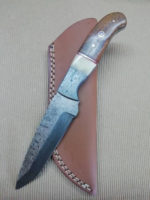 HANDMADE DAMASCUS STEEL HUNTING KNIFE !!!