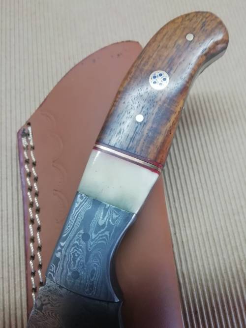 HANDMADE DAMASCUS STEEL HUNTING KNIFE !!!