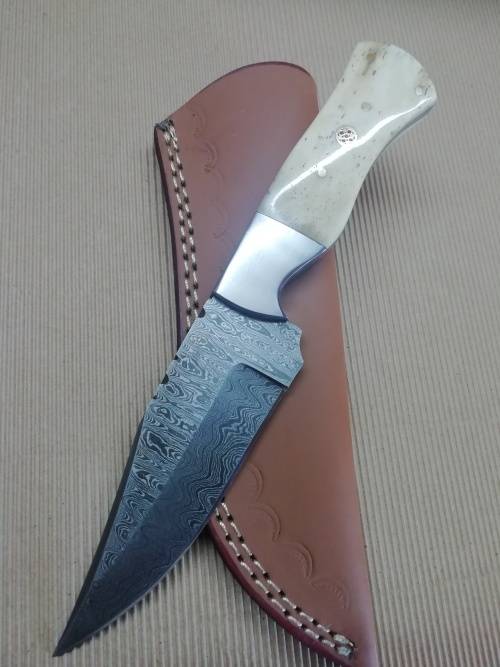 HANDMADE DAMASCUS STEEL HUNTING KNIFE !!!