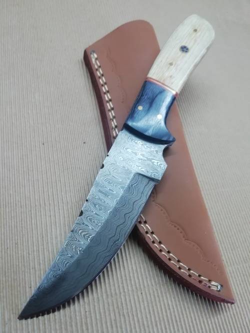 HANDMADE DAMASCUS STEEL HUNTING KNIFE !!!