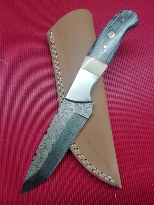 HANDMADE DAMASCUS STEEL HUNTING KNIFE !!!