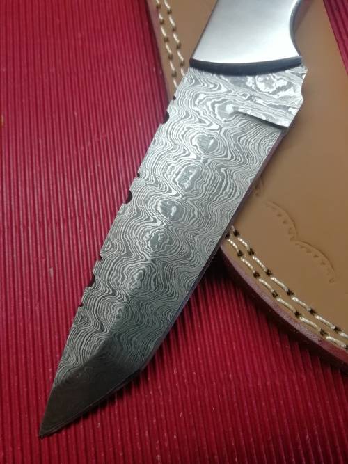 HANDMADE DAMASCUS STEEL HUNTING KNIFE !!!