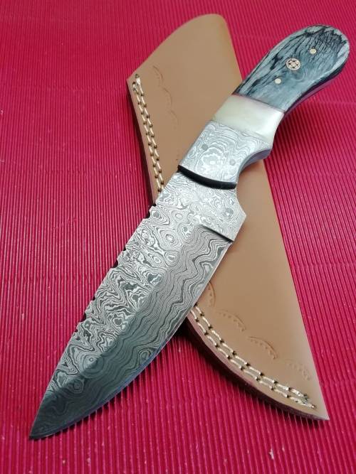 HANDMADE DAMASCUS STEEL HUNTING KNIFE !!!
