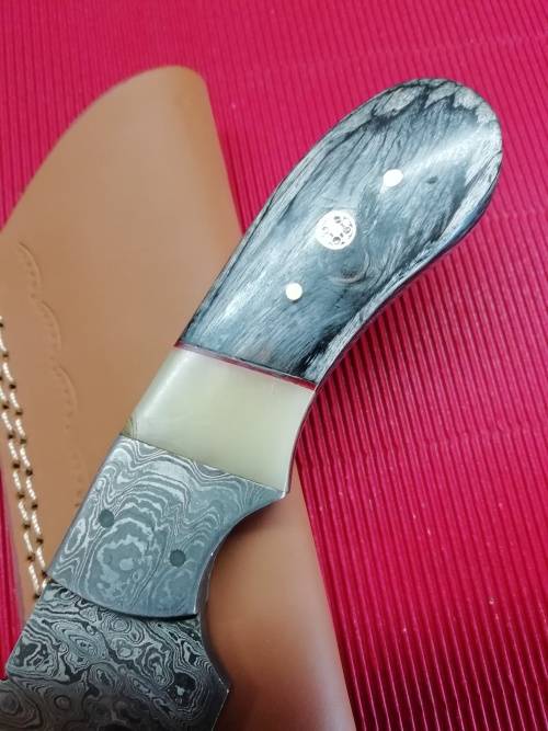 HANDMADE DAMASCUS STEEL HUNTING KNIFE !!!