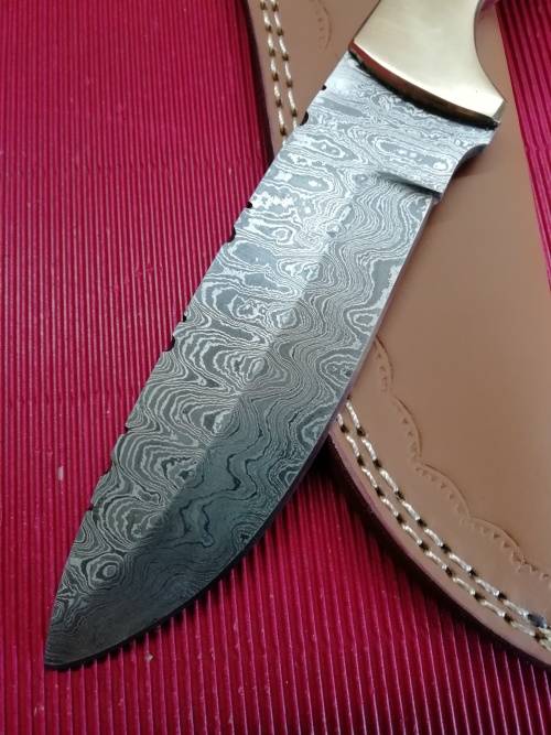 HANDMADE DAMASCUS STEEL HUNTING KNIFE !!!