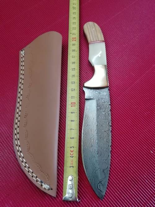 HANDMADE DAMASCUS STEEL HUNTING KNIFE !!!