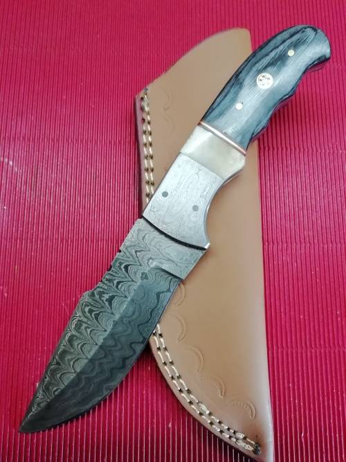 HANDMADE DAMASCUS STEEL HUNTING KNIFE !!!