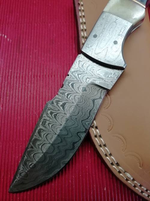 HANDMADE DAMASCUS STEEL HUNTING KNIFE !!!
