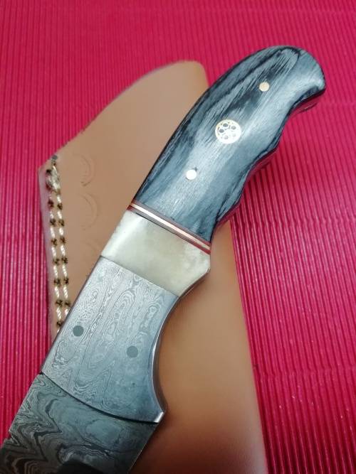 HANDMADE DAMASCUS STEEL HUNTING KNIFE !!!