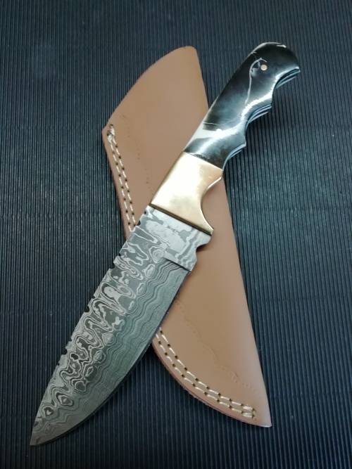 HANDMADE DAMASCUS STEEL HUNTING KNIFE !!!