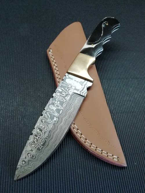 HANDMADE DAMASCUS STEEL HUNTING KNIFE !!!