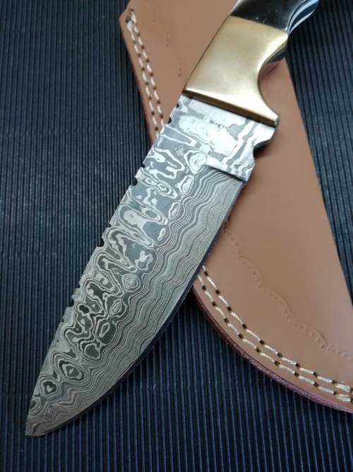 HANDMADE DAMASCUS STEEL HUNTING KNIFE !!!