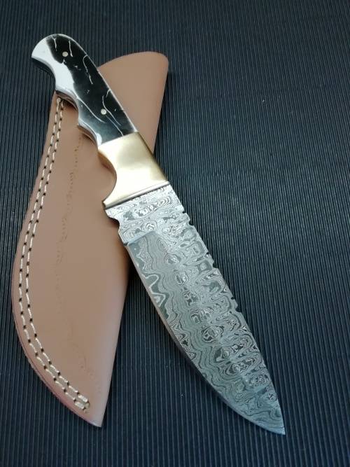 HANDMADE DAMASCUS STEEL HUNTING KNIFE !!!