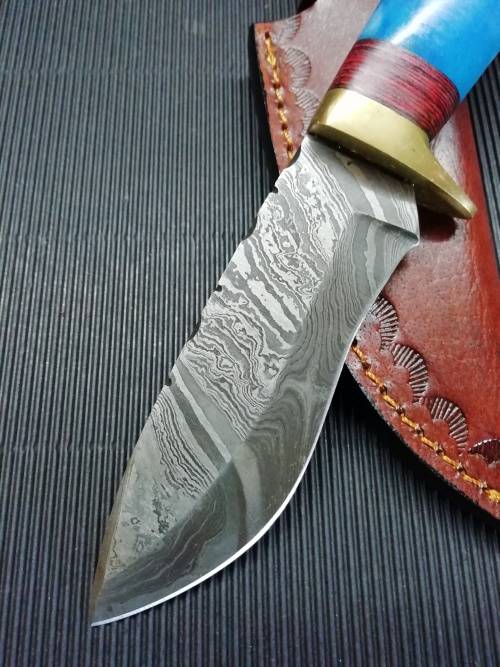 HANDMADE DAMASCUS STEEL HUNTING KNIFE !!!