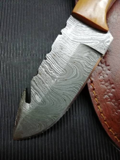 HANDMADE DAMASCUS STEEL HUNTING KNIFE !!!