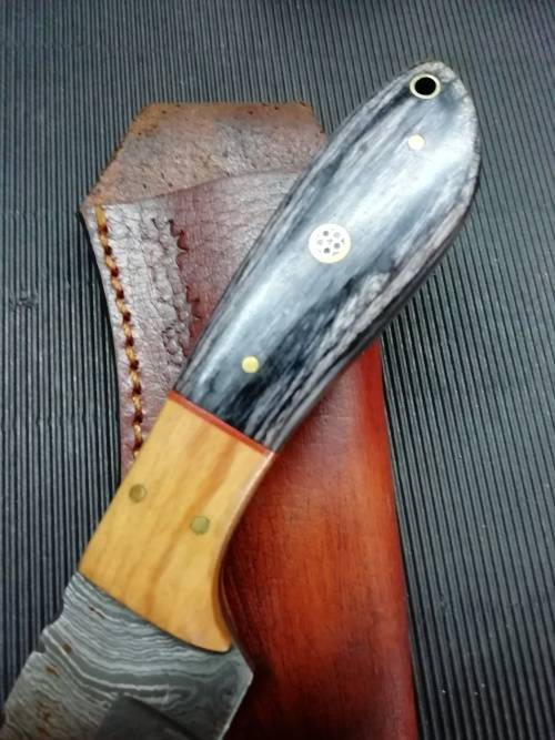 HANDMADE DAMASCUS STEEL HUNTING KNIFE !!!