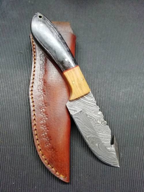 HANDMADE DAMASCUS STEEL HUNTING KNIFE !!!