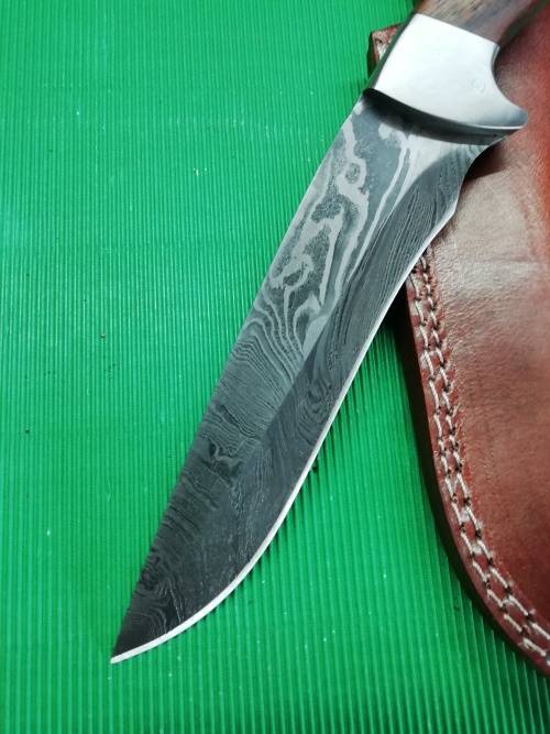 HANDMADE DAMASCUS STEEL HUNTING KNIFE !!!
