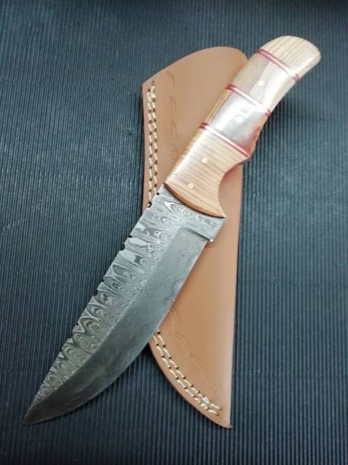 HANDMADE DAMASCUS STEEL HUNTING KNIFE !!!