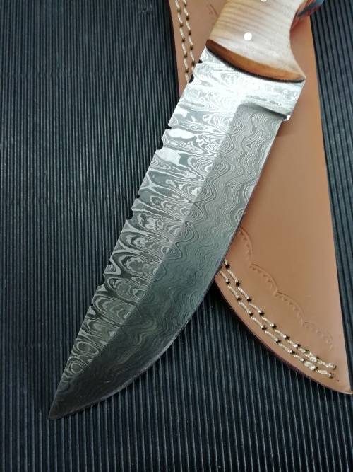 HANDMADE DAMASCUS STEEL HUNTING KNIFE !!!