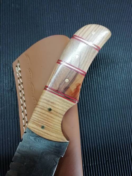 HANDMADE DAMASCUS STEEL HUNTING KNIFE !!!