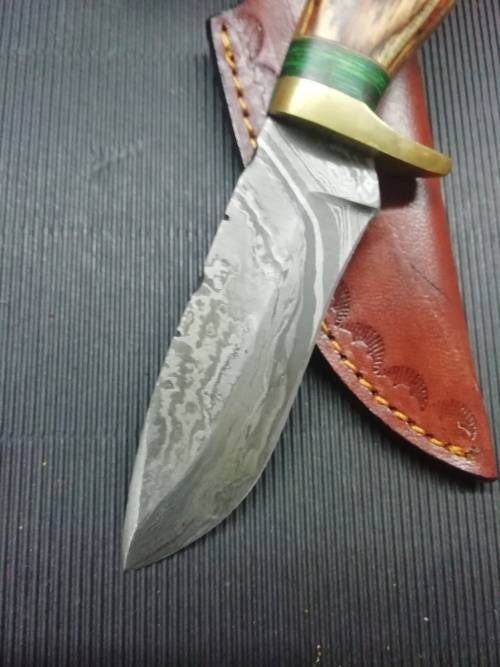 HANDMADE DAMASCUS STEEL HUNTING KNIFE !!!