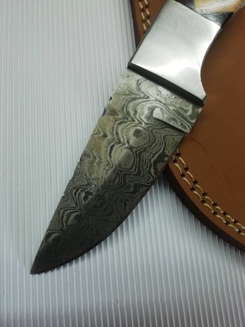 HANDMADE DAMASCUS STEEL HUNTING KNIFE !!!