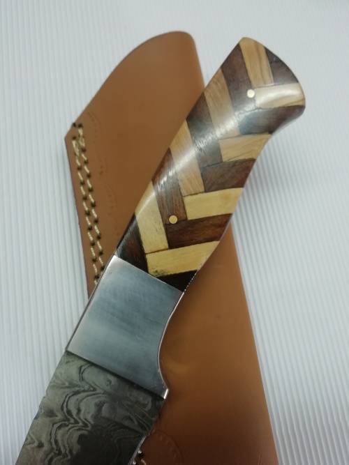 HANDMADE DAMASCUS STEEL HUNTING KNIFE !!!