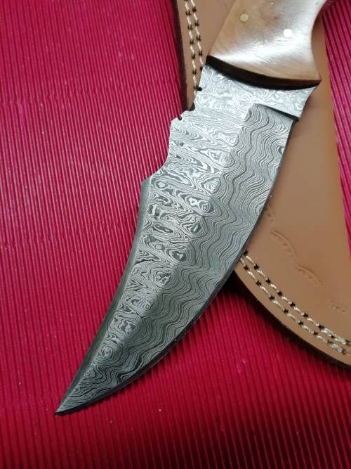 HANDMADE DAMASCUS STEEL HUNTING KNIFE !!!