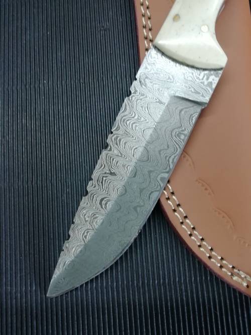 HANDMADE DAMASCUS STEEL HUNTING KNIFE !!!