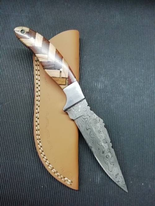 HANDMADE DAMASCUS STEEL HUNTING KNIFE !!!