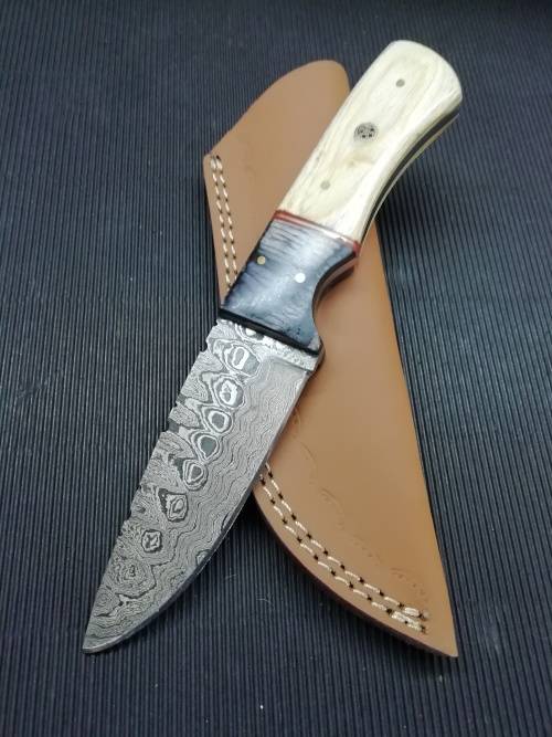 HANDMADE DAMASCUS STEEL HUNTING KNIFE !!!