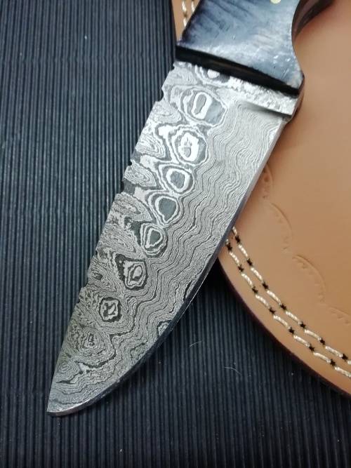 HANDMADE DAMASCUS STEEL HUNTING KNIFE !!!