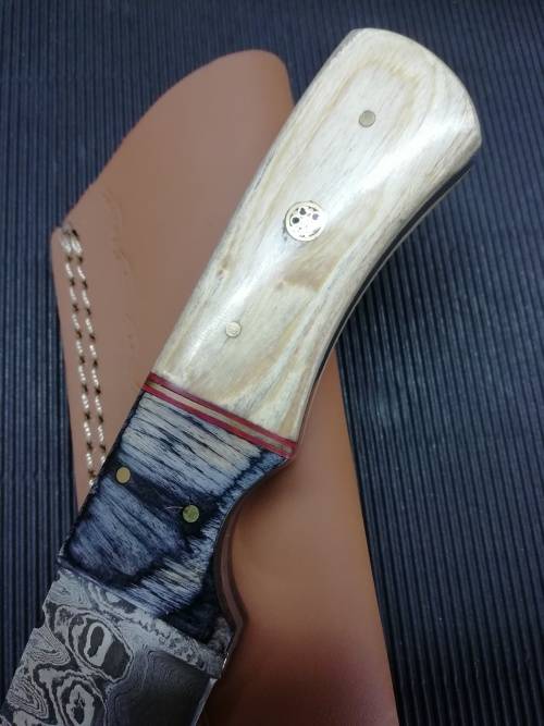 HANDMADE DAMASCUS STEEL HUNTING KNIFE !!!