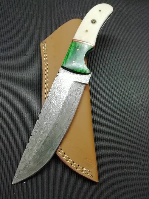 HANDMADE DAMASCUS STEEL HUNTING KNIFE !!!