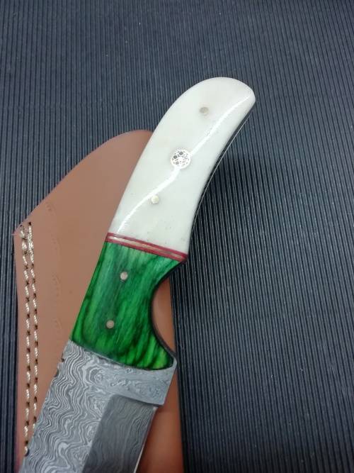 HANDMADE DAMASCUS STEEL HUNTING KNIFE !!!