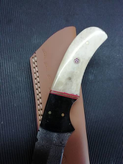 HANDMADE DAMASCUS STEEL HUNTING KNIFE !!!