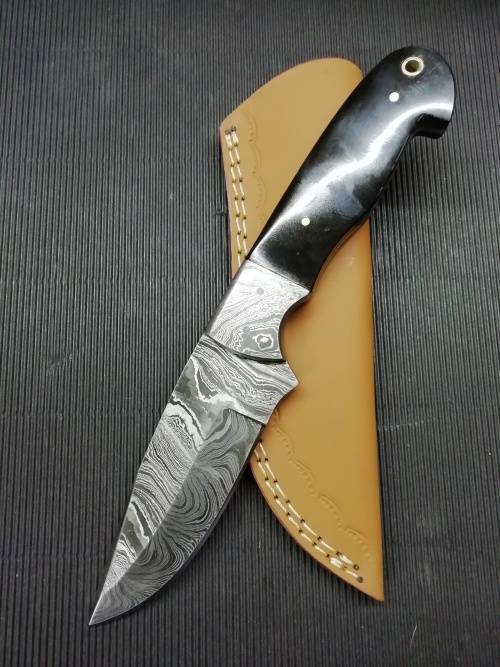 HANDMADE DAMASCUS STEEL HUNTING KNIFE !!!
