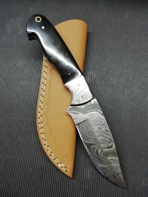 HANDMADE DAMASCUS STEEL HUNTING KNIFE !!!