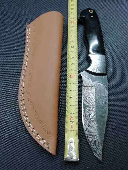 HANDMADE DAMASCUS STEEL HUNTING KNIFE !!!