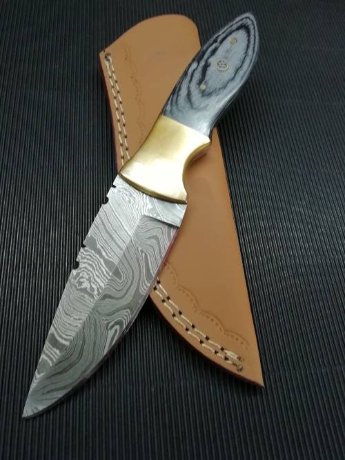HANDMADE DAMASCUS STEEL HUNTING KNIFE !!!
