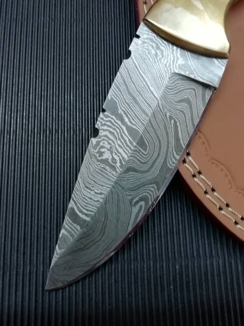 HANDMADE DAMASCUS STEEL HUNTING KNIFE !!!