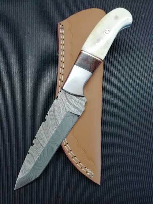 HANDMADE DAMASCUS STEEL HUNTING KNIFE !!!