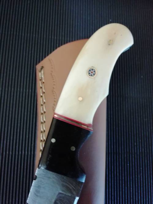 HANDMADE DAMASCUS STEEL HUNTING KNIFE !!!