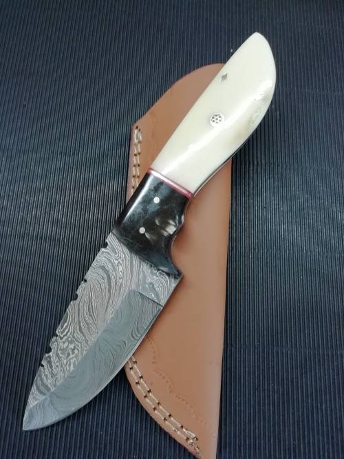 HANDMADE DAMASCUS STEEL HUNTING KNIFE !!!