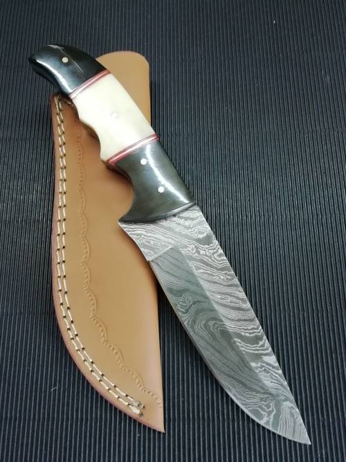 HANDMADE DAMASCUS STEEL HUNTING KNIFE !!!