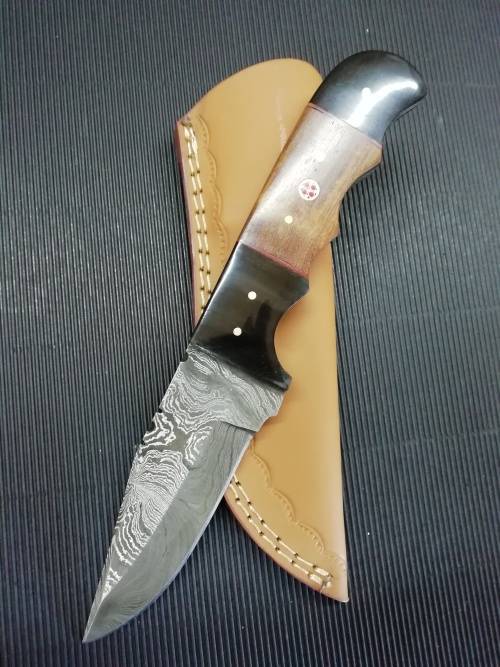 HANDMADE DAMASCUS STEEL HUNTING KNIFE !!!
