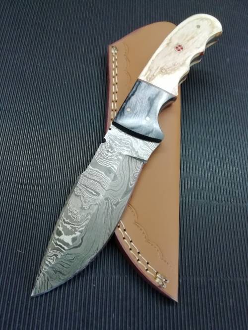 HANDMADE DAMASCUS STEEL HUNTING KNIFE !!!