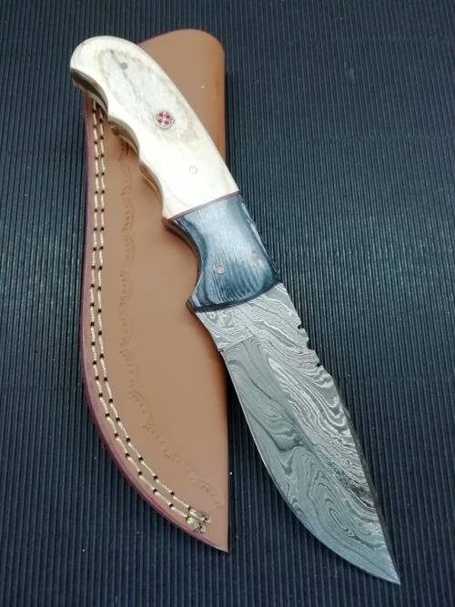 HANDMADE DAMASCUS STEEL HUNTING KNIFE !!!