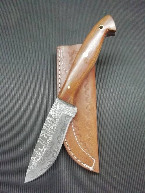 HANDMADE DAMASCUS STEEL HUNTING KNIFE !!!